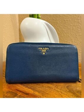 PRADA NAVY VITELLO MOVE WALLET